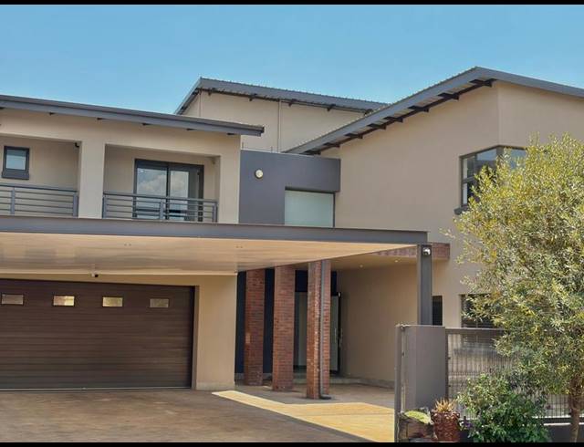 6 BEDROOM HOUSE FOR SALE IN ZAMBEZI COUNTRY ESTATE